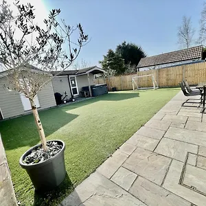 Four Corners Hot Tub & Sauna Holiday home Ferndown