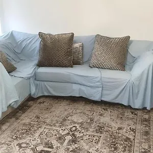 Apartment Lovely 2-bedroom, 1 Bathroom Home, Sleeps 4, London
