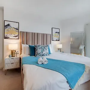 Apartment Luxury Three Bed By Excel, London