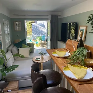 Town Centre Garden Retreat Apartment Cheltenham