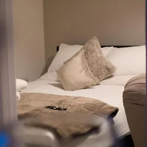 1 Bedroom - The Opal Apartment Cheltenham